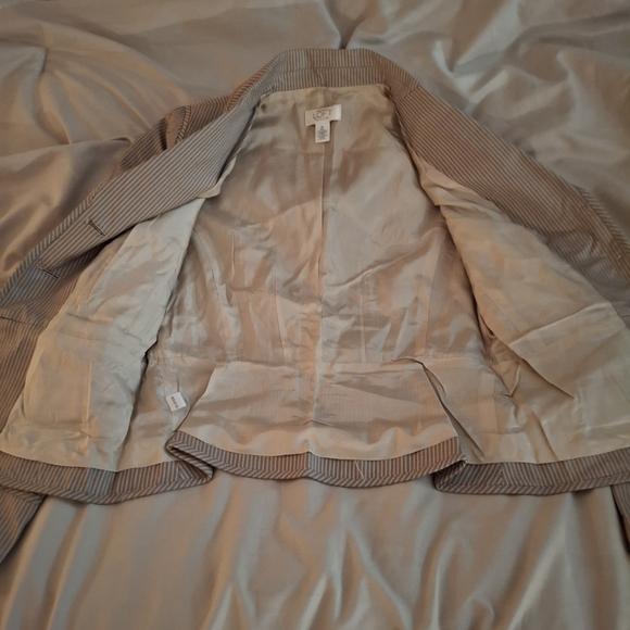 Ann Taylor LOFT Women's Tan Pinstriped Structured Fit Blazer - Picture 8 of 8